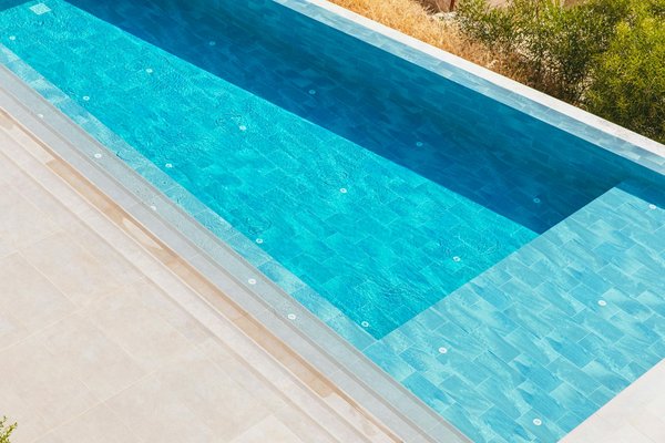 Top strategies to reduce water loss in your uk home swimming pool